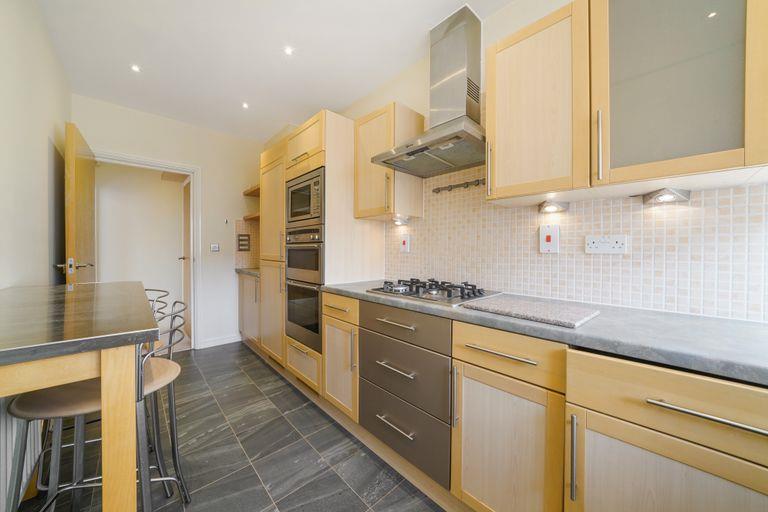 15 Etchingham Park Road, Finchley